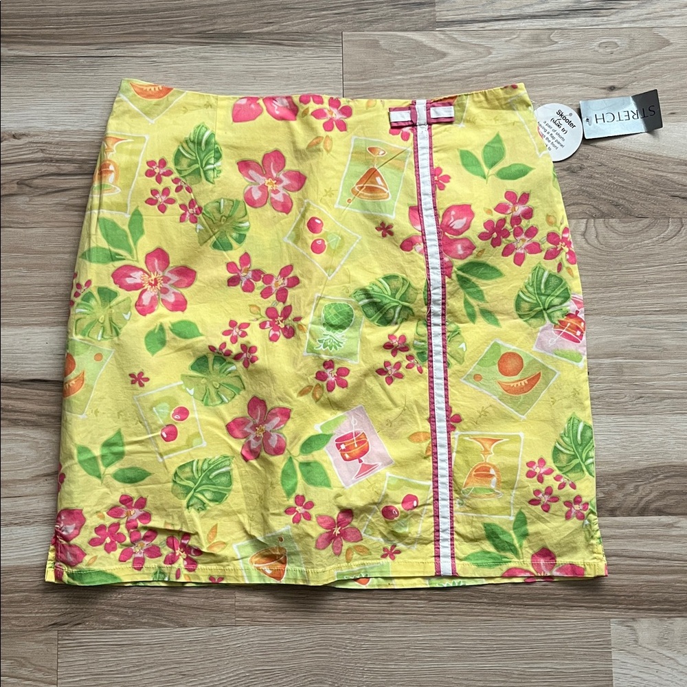Vintage Tahiti Reef Club Pink & Yellow Floral Skort
Women’s Size 8. Stretch. Zip